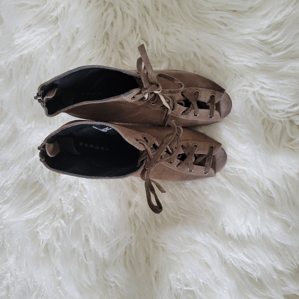 Trouve Culton-Lea Lace-up Booties in Khaki - Picture 3 of 14